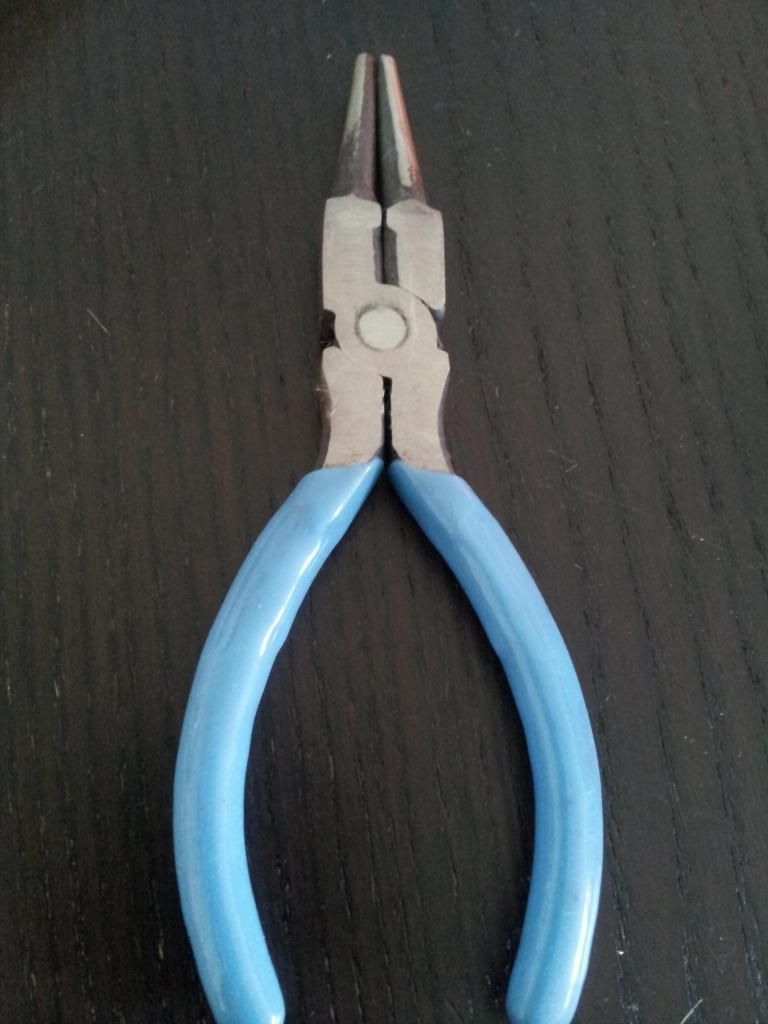 Plier with wire cutter