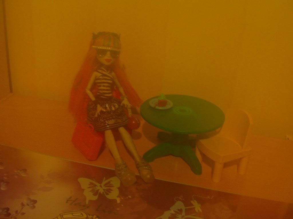 MonsteriMalliHaussaKieros4026.jpg