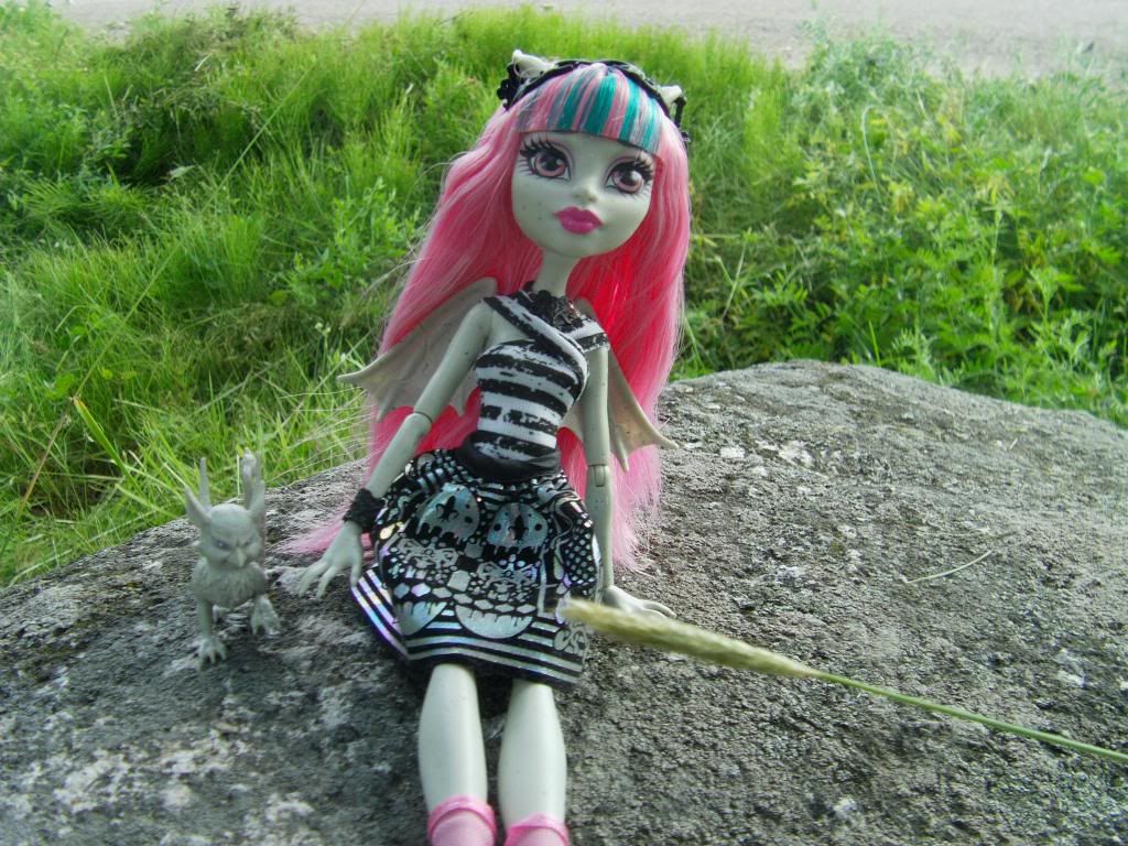 monsterikuviamoneskohanlie044_zpsda82c766.jpg