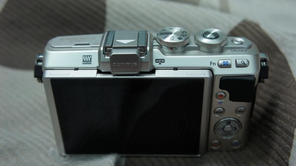 Bán Olympus E-PL7 mới 100% + Lens 14-42, giá ko thể tốt hơn