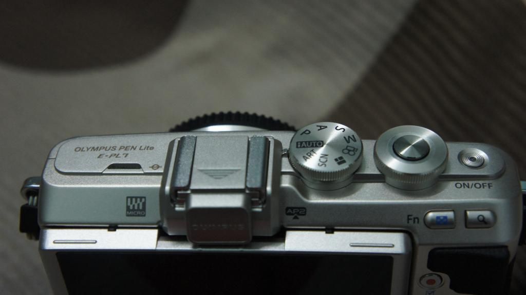 Bán Olympus E-PL7 mới 100% + Lens 14-42, giá ko thể tốt hơn - 2