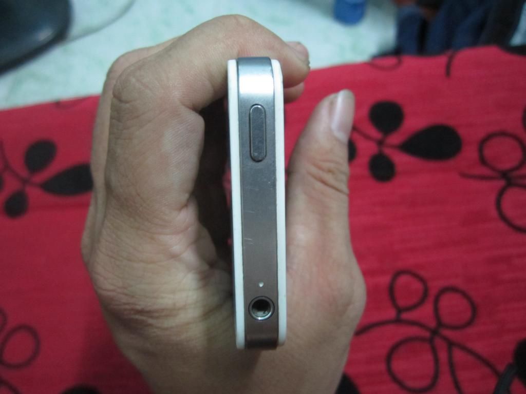 Bán nhanh Iphone 4S 64G White lock Nhật đang chạy OS 6 tặng sim ghép, giá tốt nhất - 1