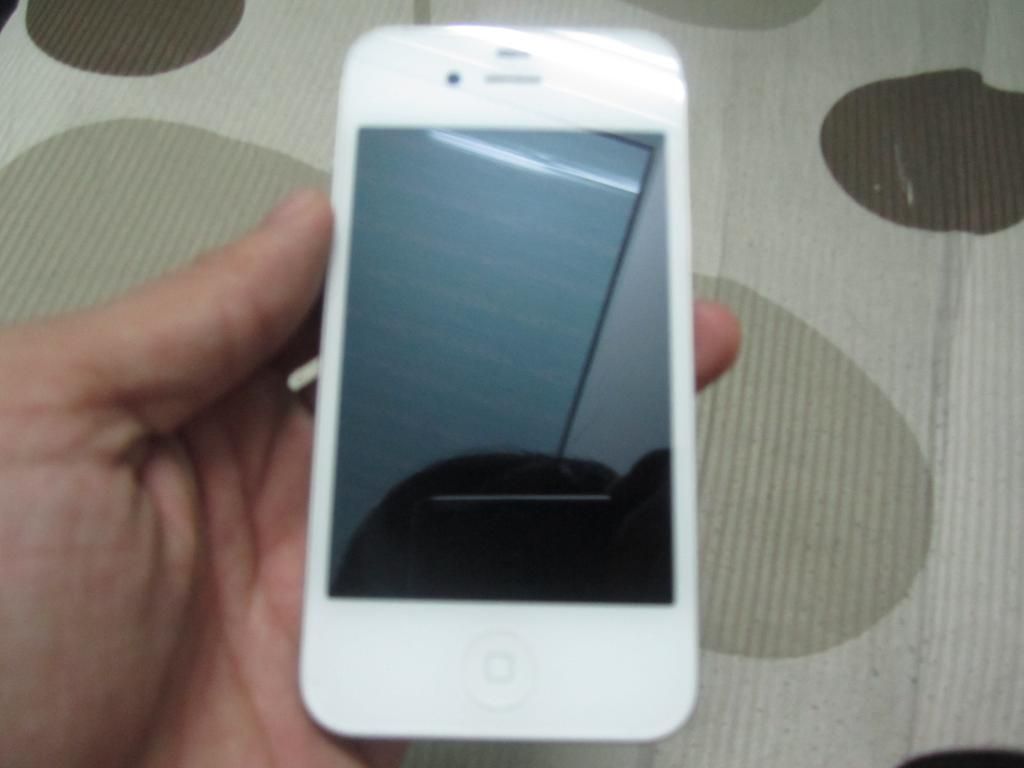 Bán Iphone 4S 16G Quốc Tế White zin 100% của Apple, mới 98%, giá ko thể rẻ hơn