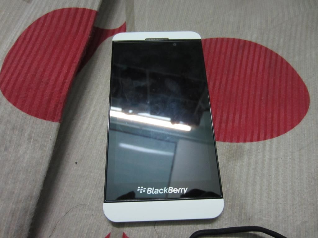Bán nhanh Blackberry Z10 STL-100 mới 99%, còn BH 10 tháng, giá rẻ nhất nè
